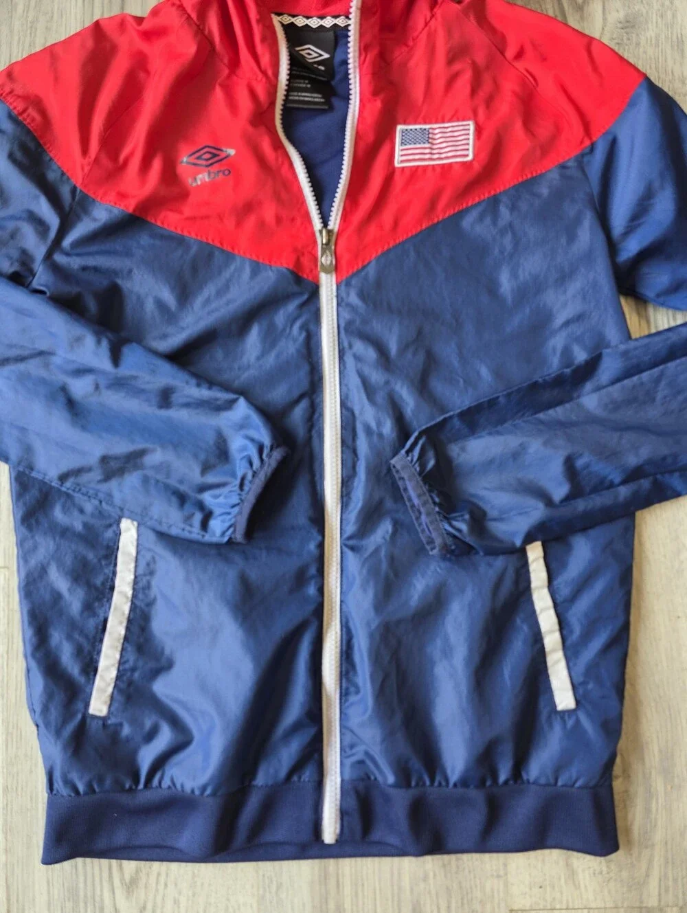 Umbro USA Boys Youth XL 18 Hooded Windbreaker Jacket Red Navy Soccer Flag